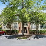 1600 Long Grove