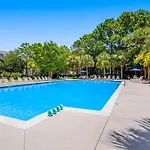 1600 Long Grove