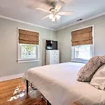 Cozy North Charleston Getaway With Fire Pit!