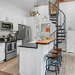 Cozy Island Cottage