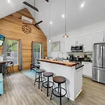 Cozy Island Cottage