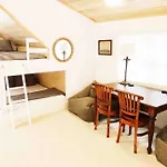Liz Lane Cottage- Entire Guesthouse