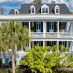 The Ashley Carriage House Suite Includes Breakfast