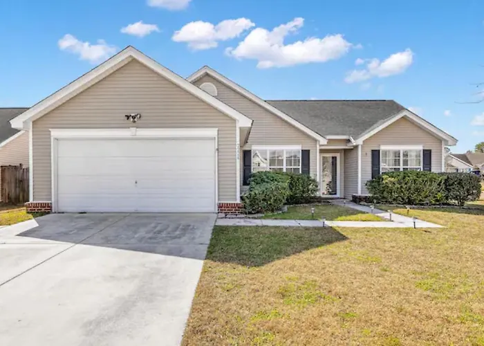 Spacious Home, Pet Friendly, Fenced Yard, 30 Minutes To All