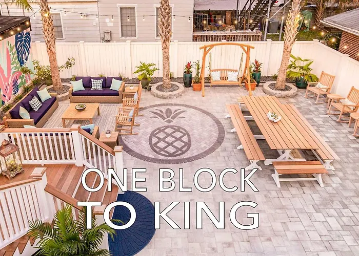 Charming Secluded Courtyard - 1 Block To King