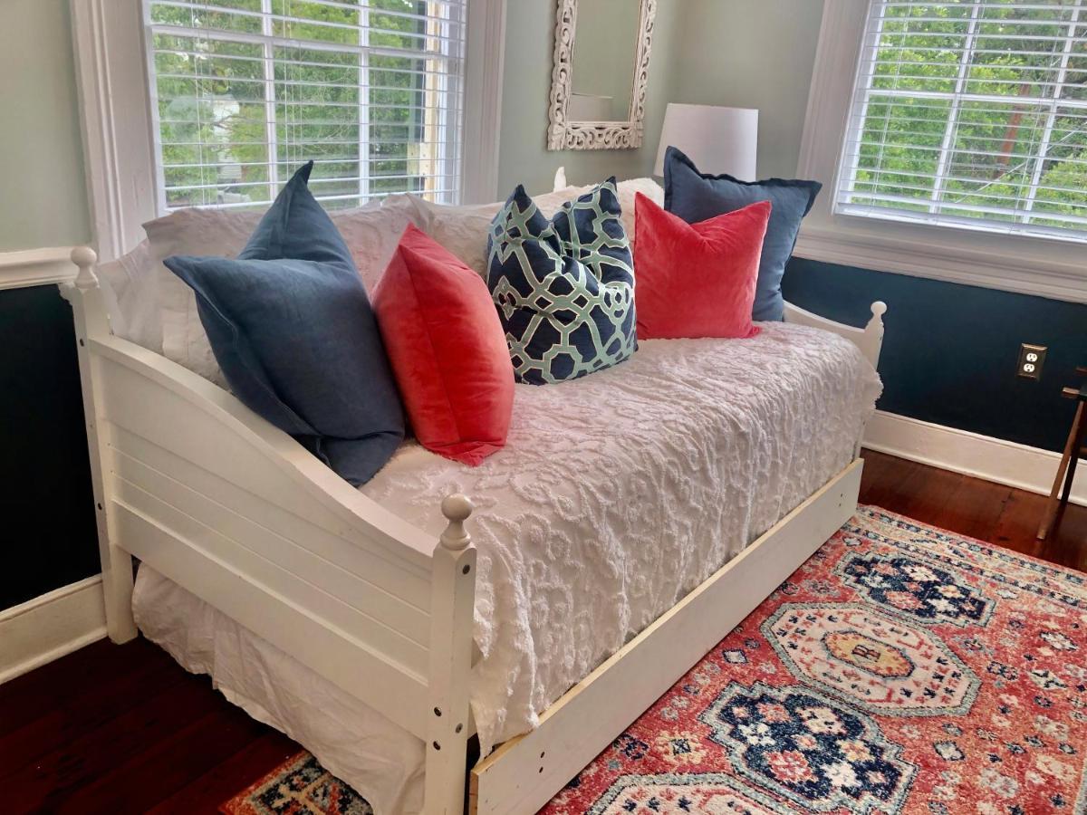 Daybed With Trundle In The Beautiful Ashley Inn 4 Blocks From King St Inn Charleston