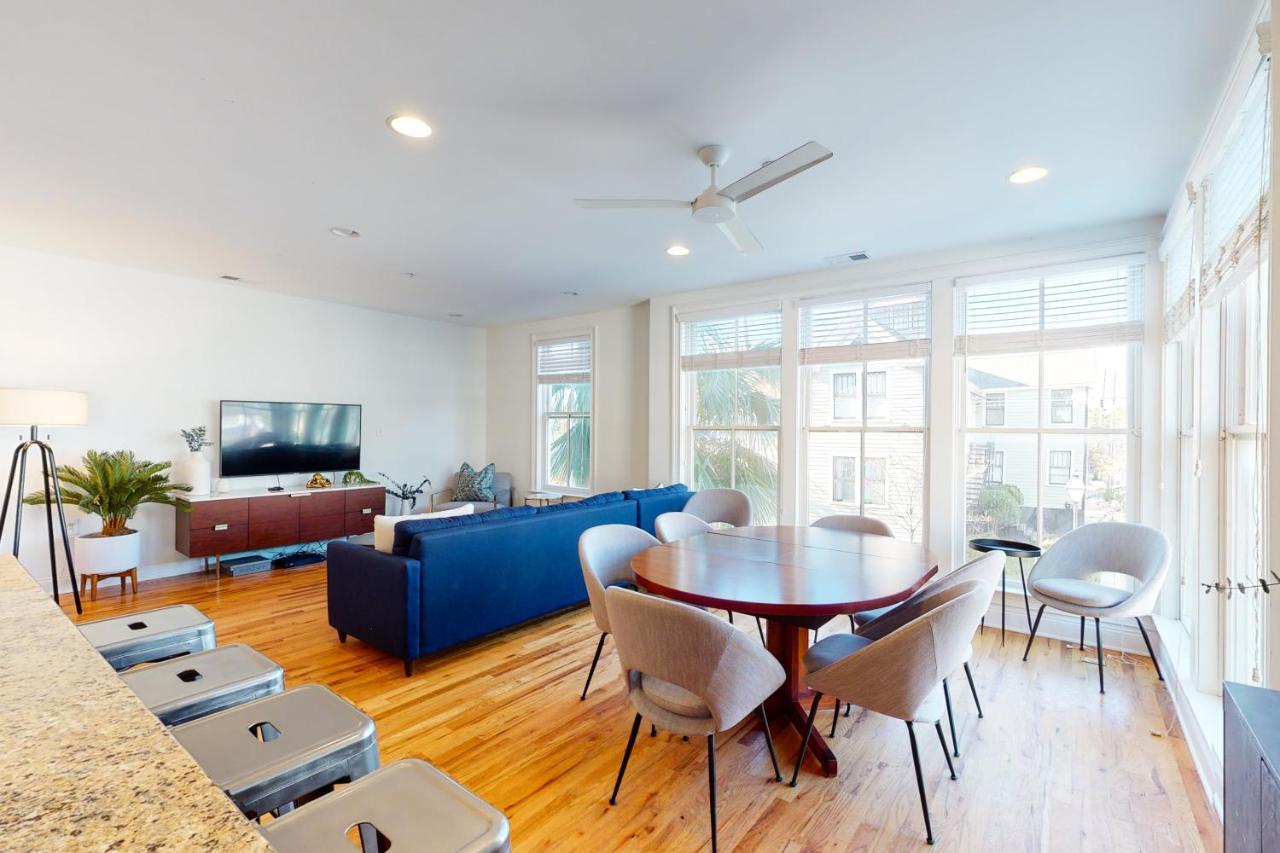 Contemporary In Perfect Location - 207 B St Philip Street Holiday home Charleston