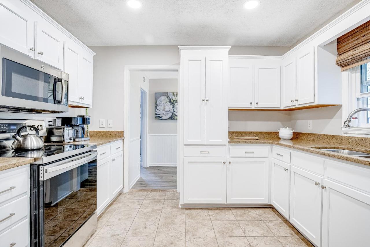 1168 Wyndham Rd *