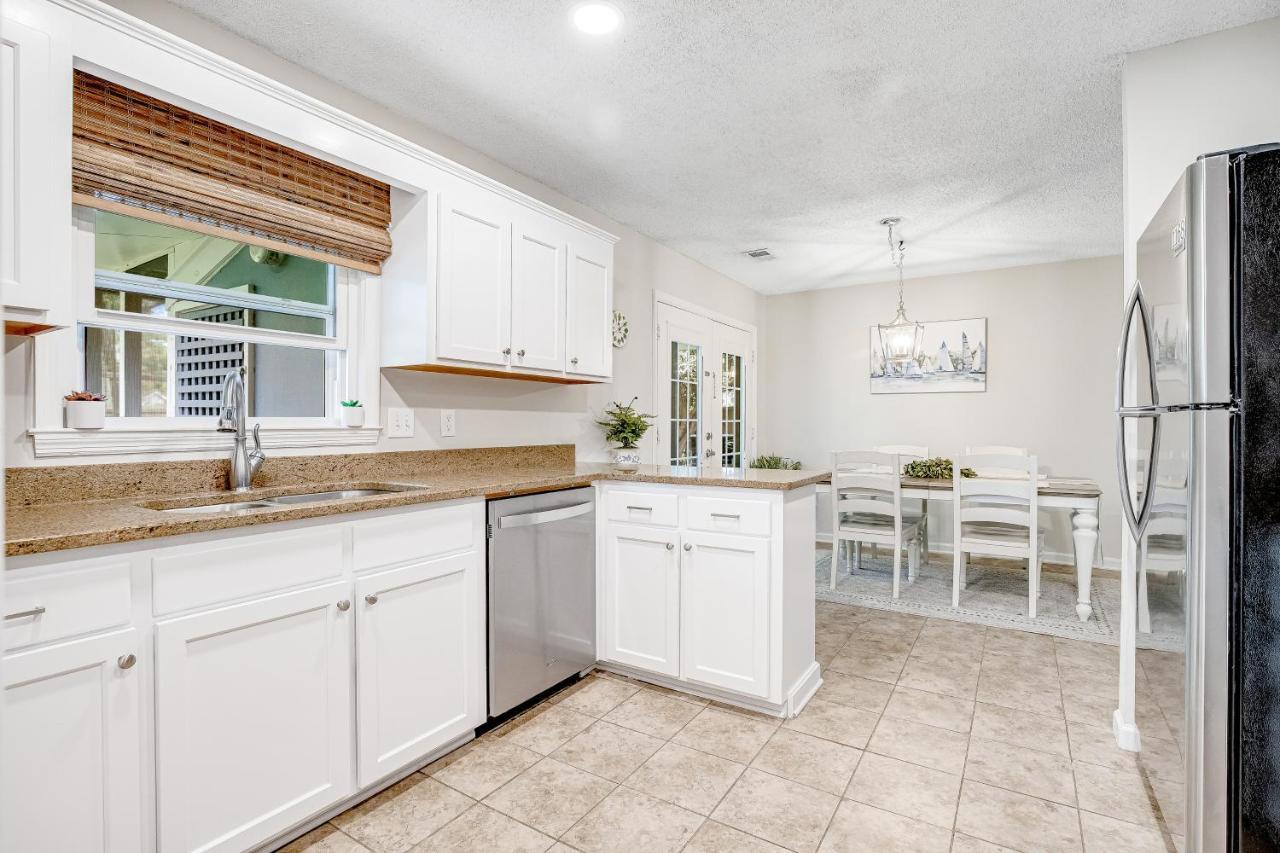 1168 Wyndham Rd *
