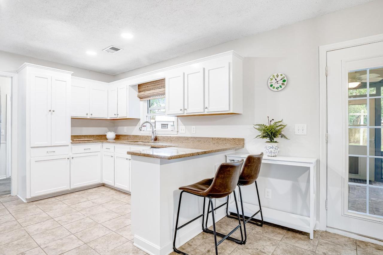 1168 Wyndham Rd *
