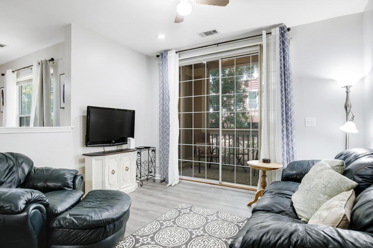 1600 Long Grove