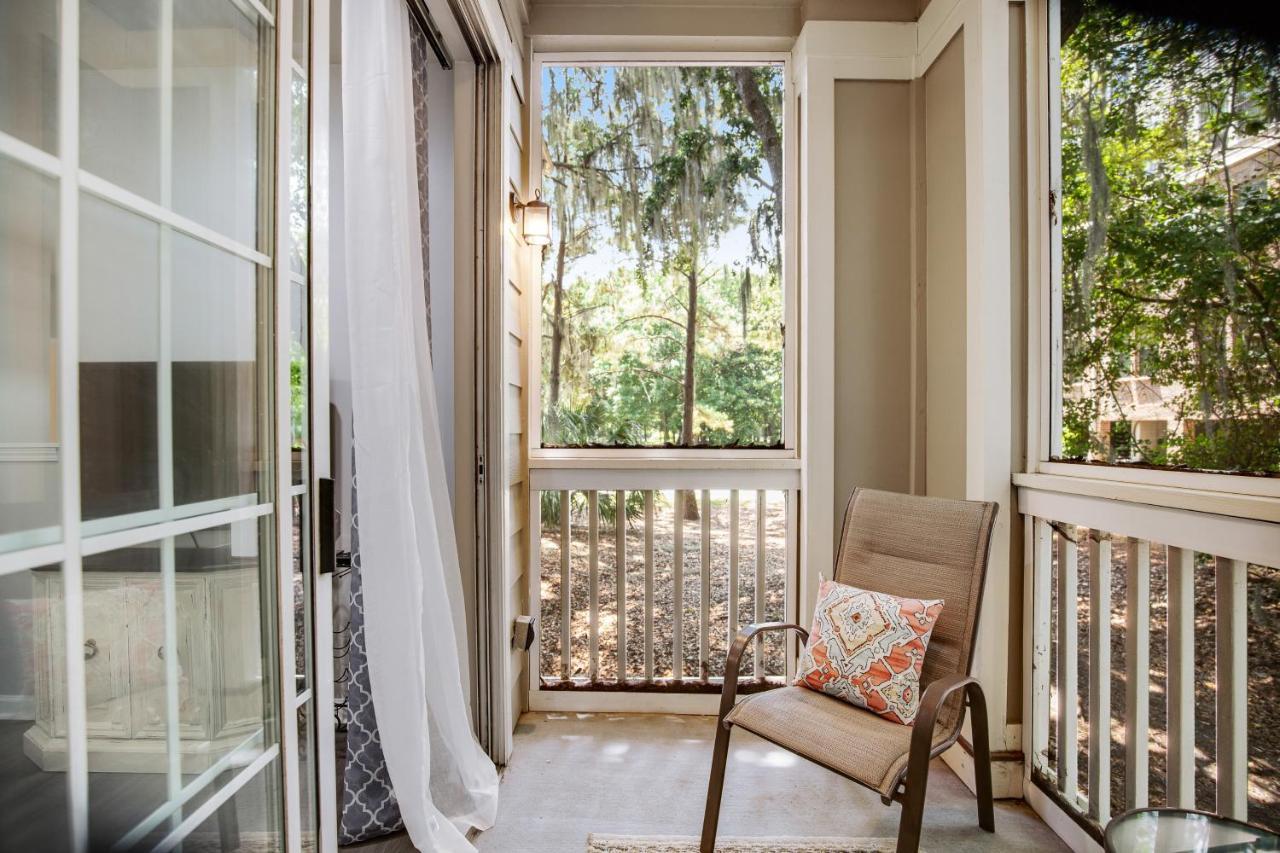 1600 Long Grove