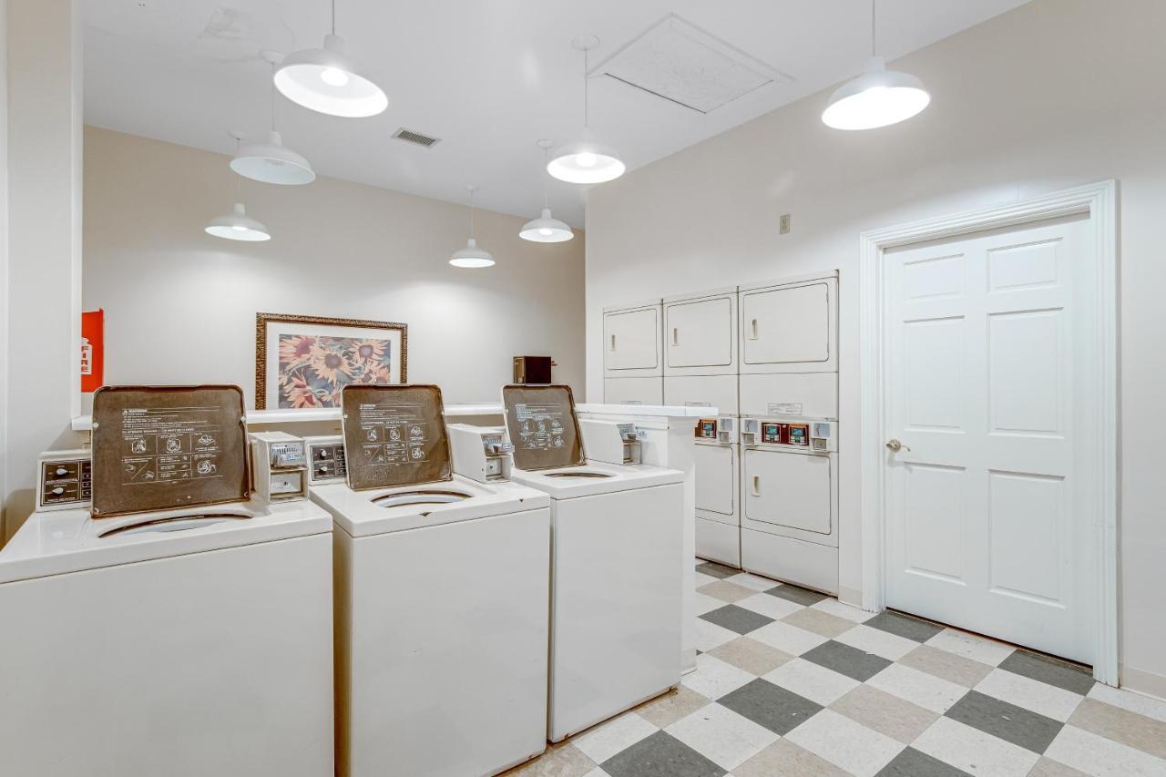 1600 Long Grove