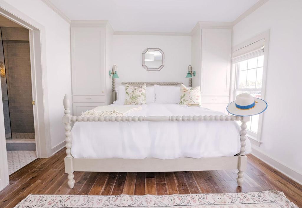 Apartment East 42 A & B *
