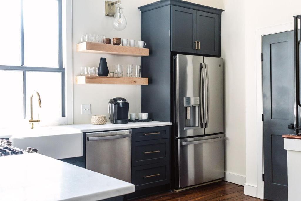 Apartment East 46 F *