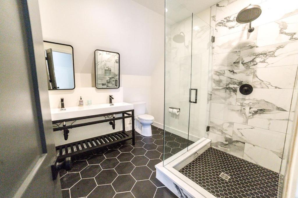 East 46 F Apartment Charleston