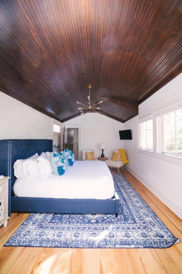 Apartment South 82 B
