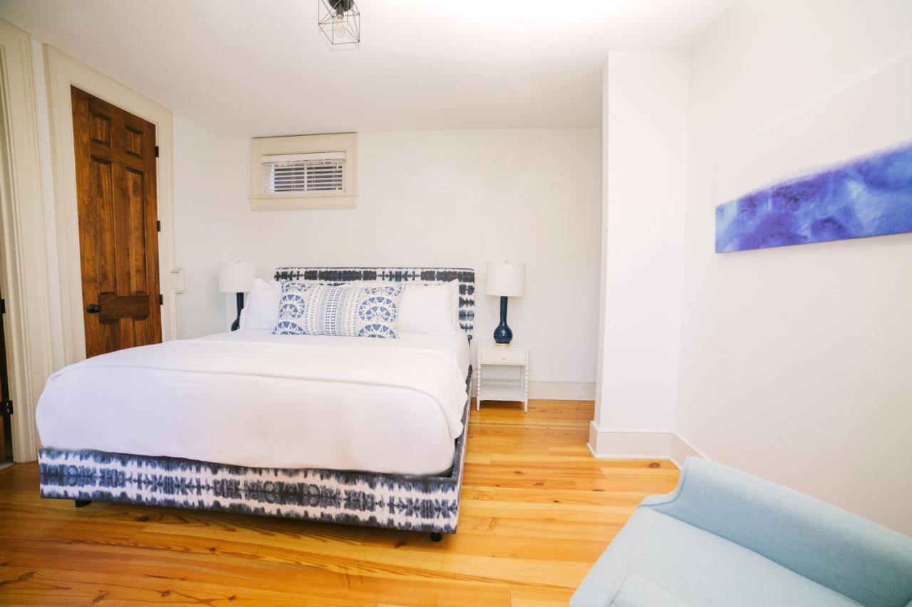 South 82 A And B Apartment Charleston