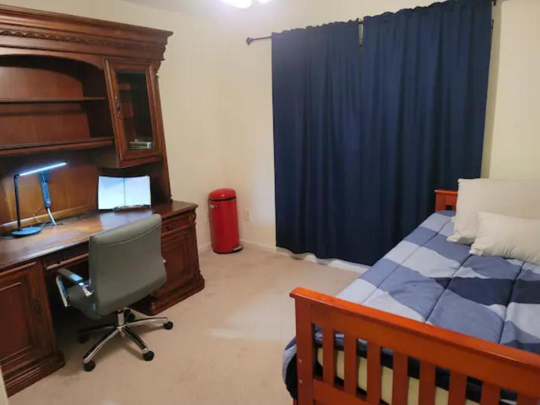 Holiday home Spacious Home, Pet Friendly, Fenced Yard, 30 Minutes To