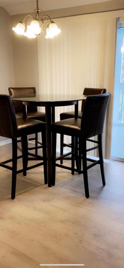 Sleeps 10!**10min Dt Chas/5min Airport! Holiday home *