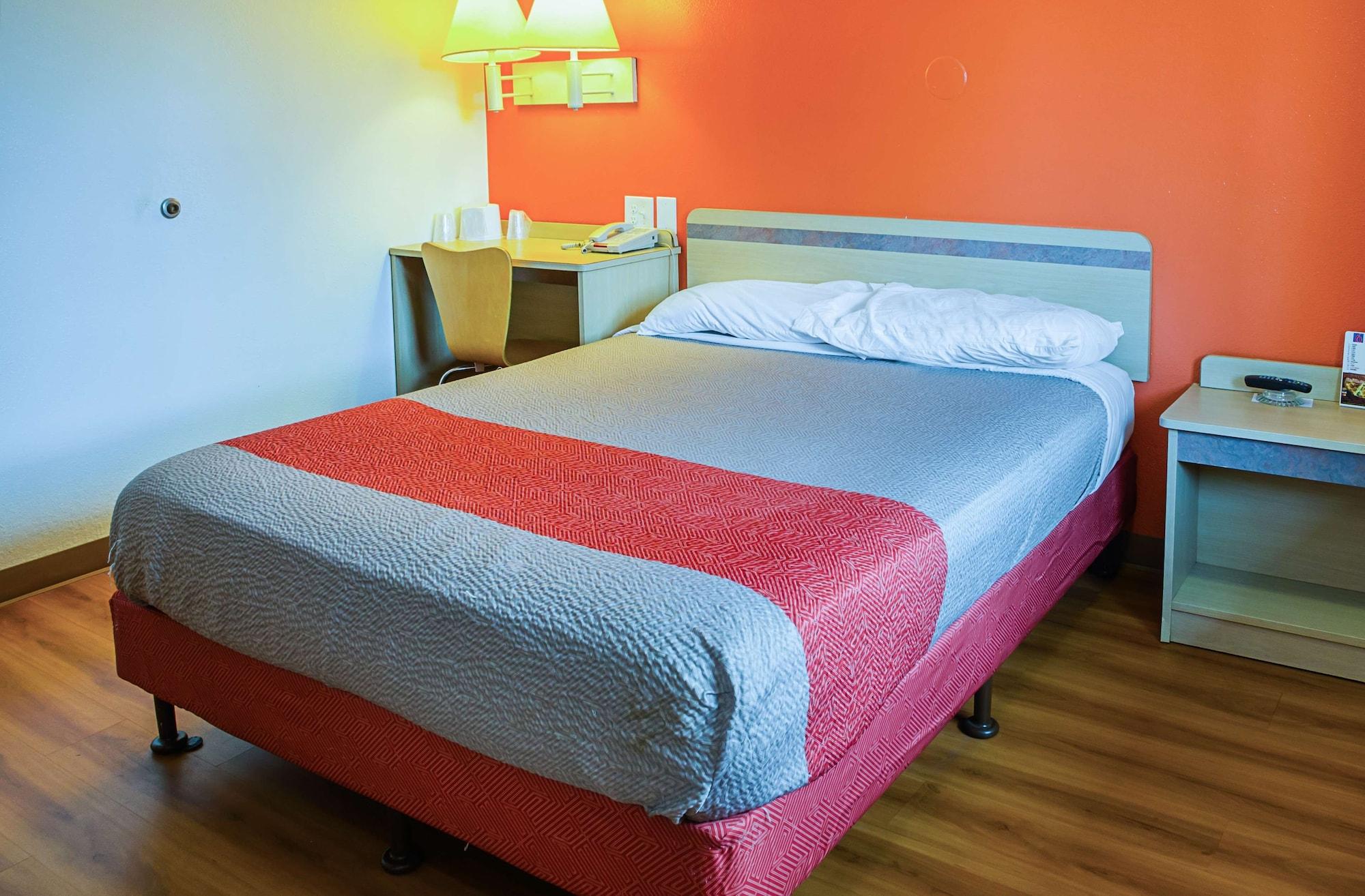 Hotel West Ashley 2*