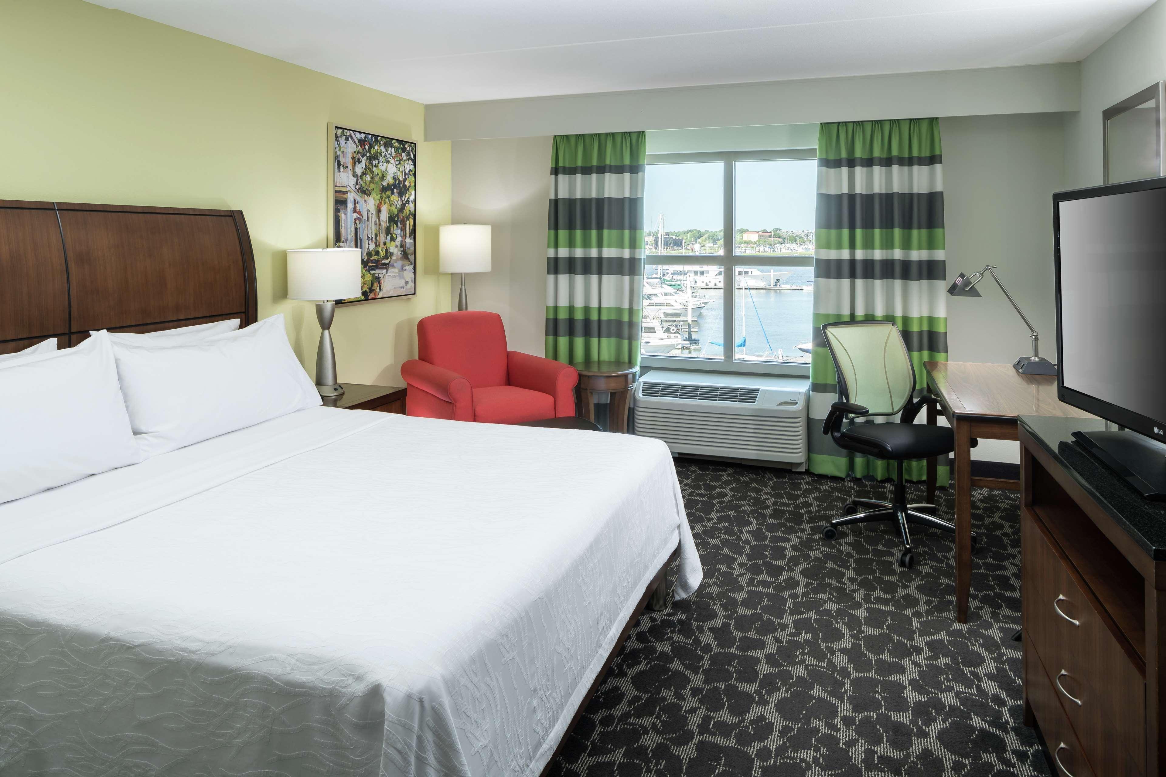 Hilton Garden Waterfront/downtown