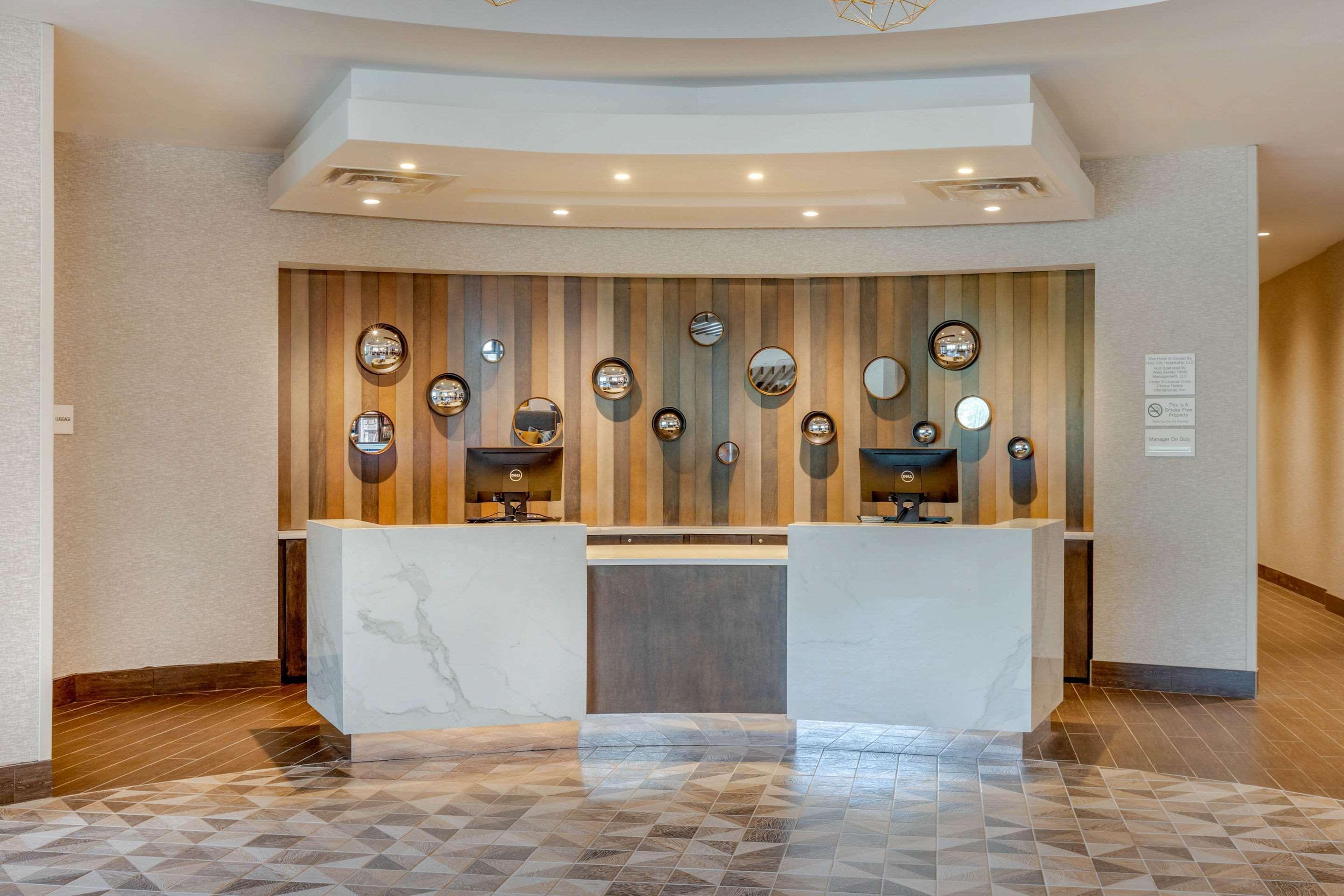 Cambria Riverview Hotel 3*
