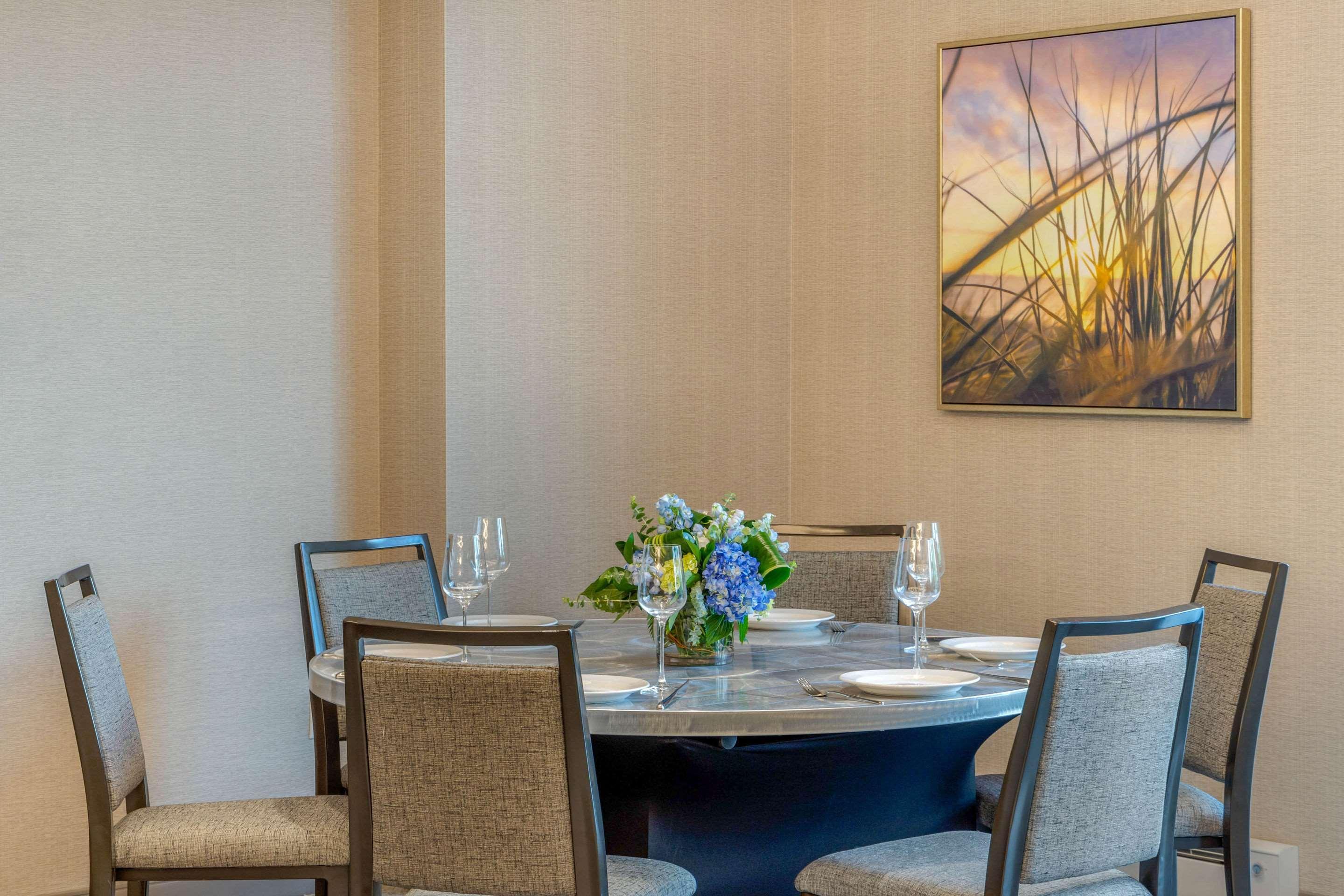 Hotel Cambria Riverview