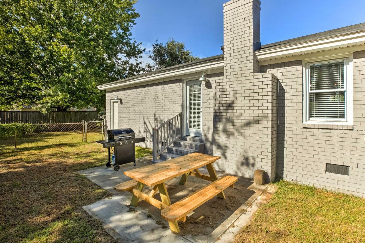 Modern Southern Comforts Near Holiday home