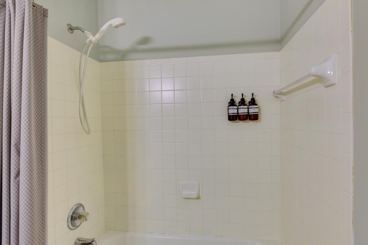Apartment Mount Pleasant With Pool And Bikes Near Beach! *