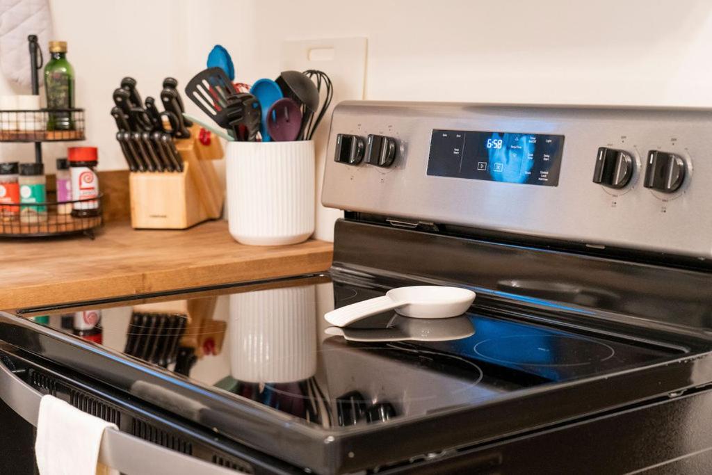 Madrona's Guesthouse- Convenient Location, Pet Friendly Holiday home *
