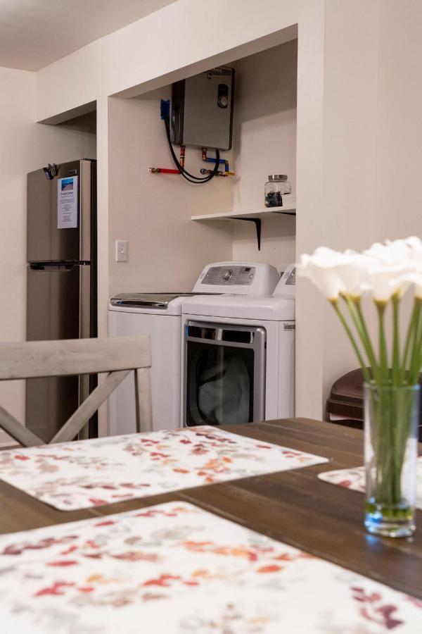Madrona's Guesthouse- Convenient Location, Pet Friendly *