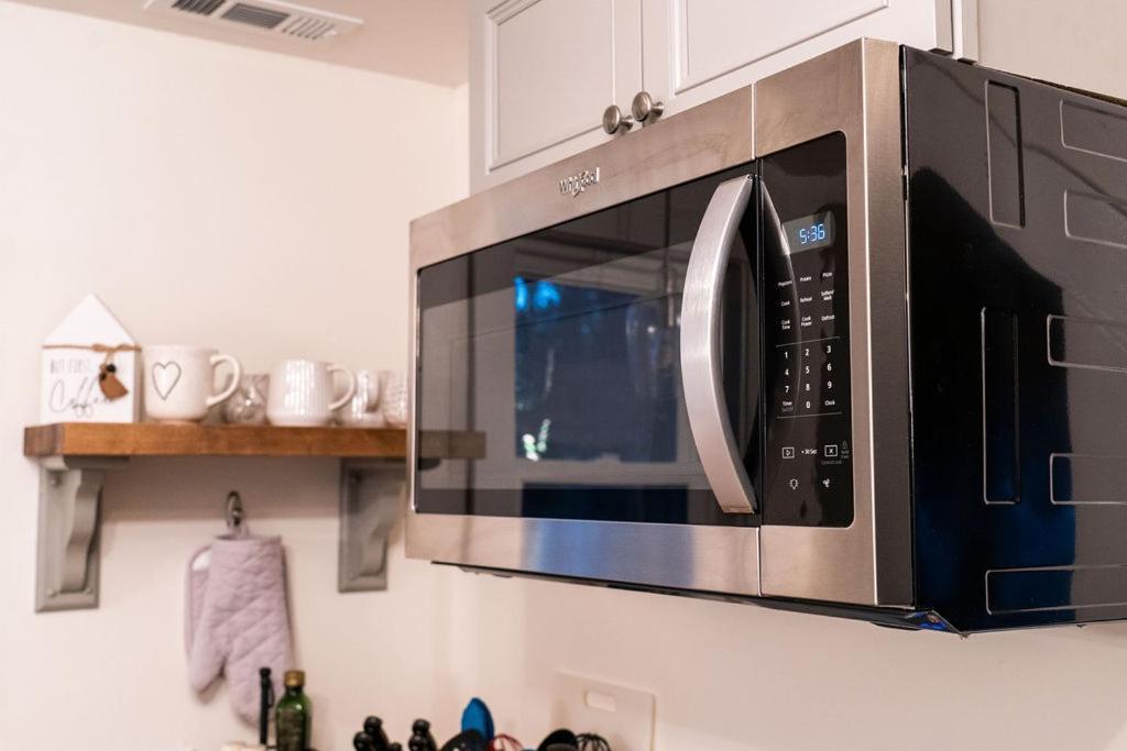 Holiday home Madrona's Guesthouse- Convenient Location, Pet Friendly Charleston