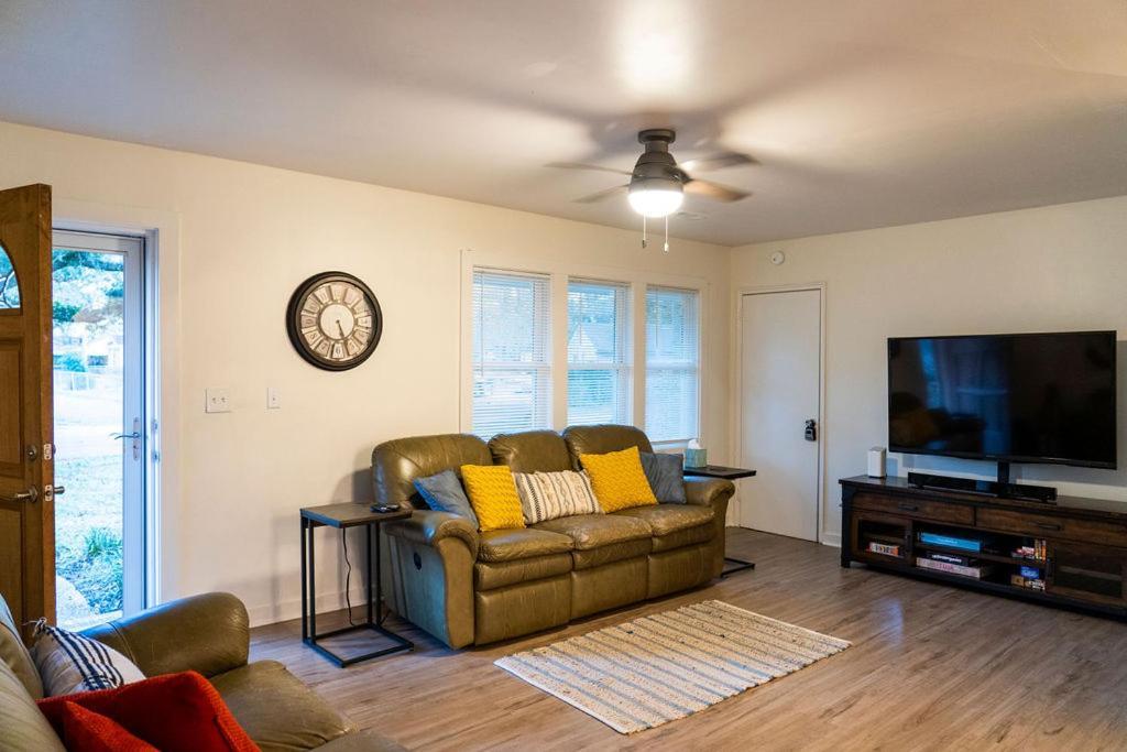 Holiday home Madrona's Guesthouse- Convenient Location, Pet Friendly