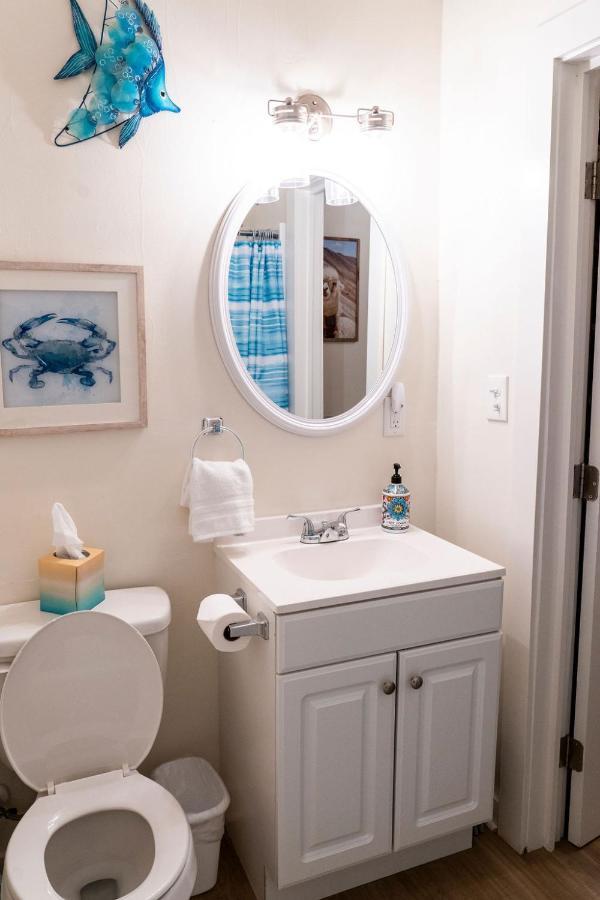 Madrona's Guesthouse- Convenient Location, Pet Friendly * Charleston