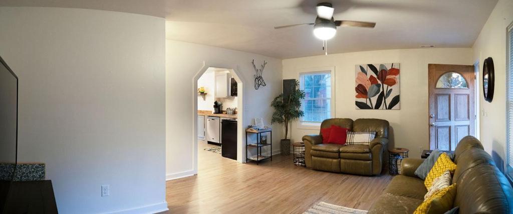 Madrona's Guesthouse- Convenient Location, Pet Friendly * Charleston