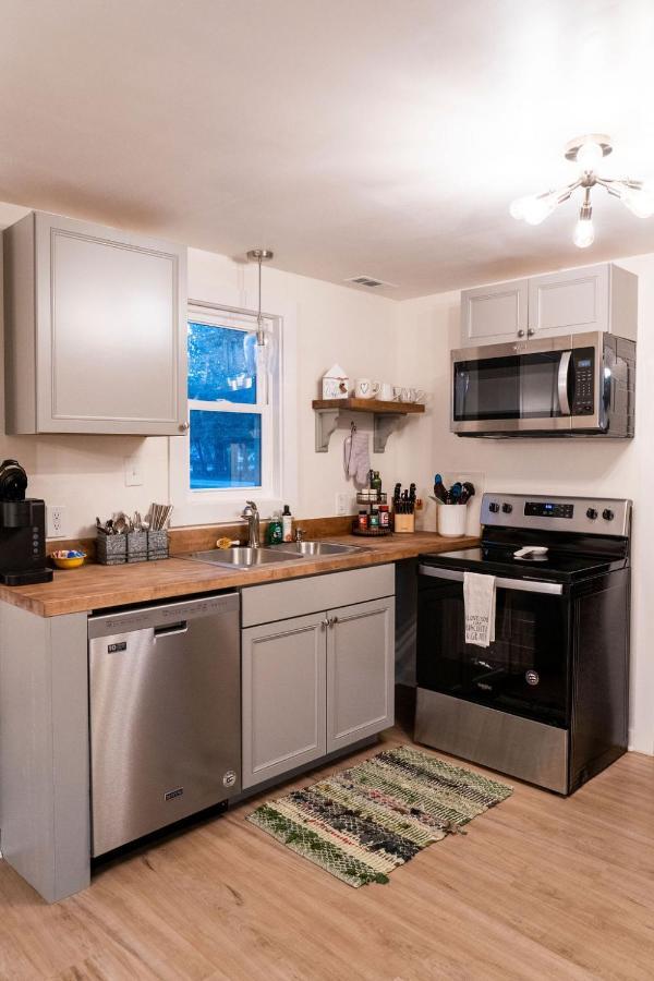 Holiday home Madrona's Guesthouse- Convenient Location, Pet Friendly