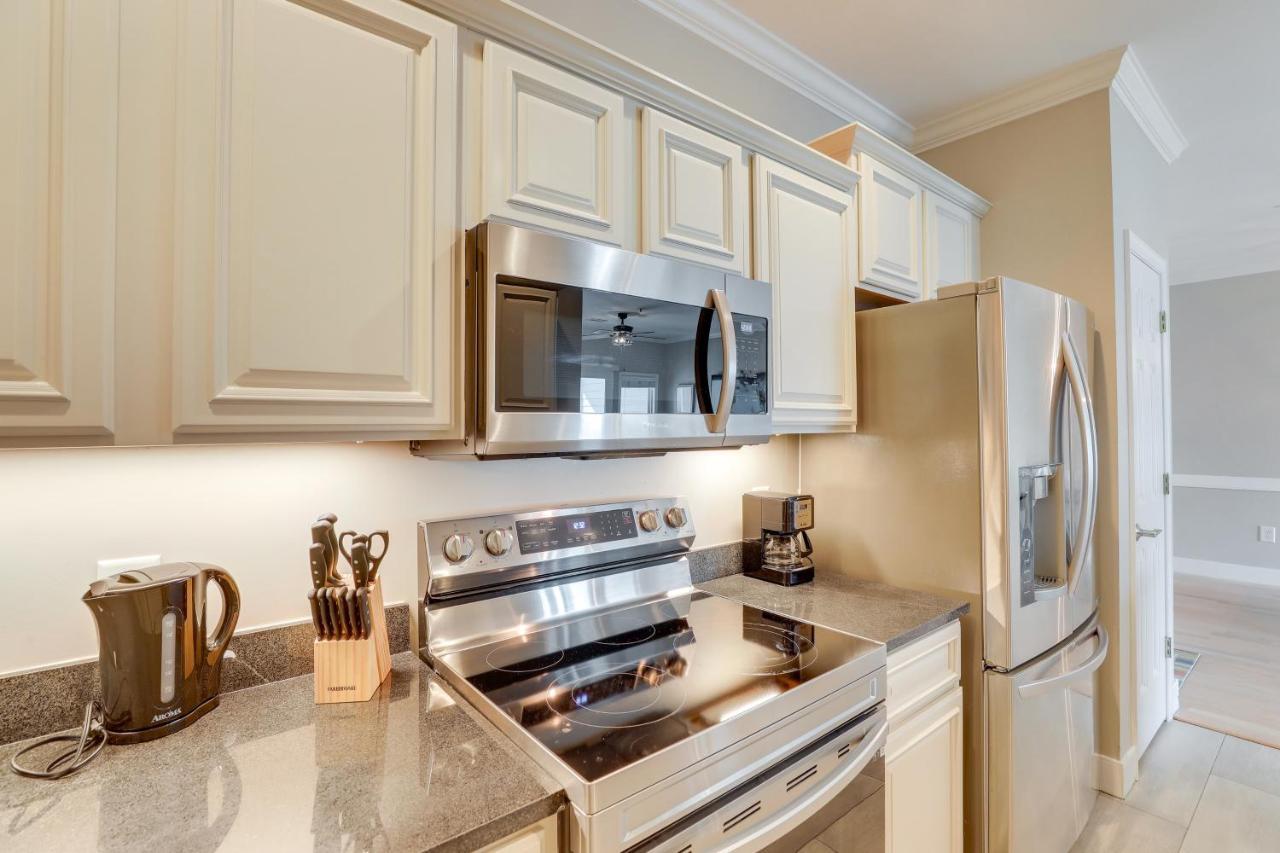 With Pool Access Near Folly Beach! Apartment
