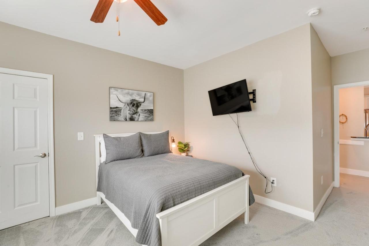 Apartment With Pool Access Near Folly Beach! *