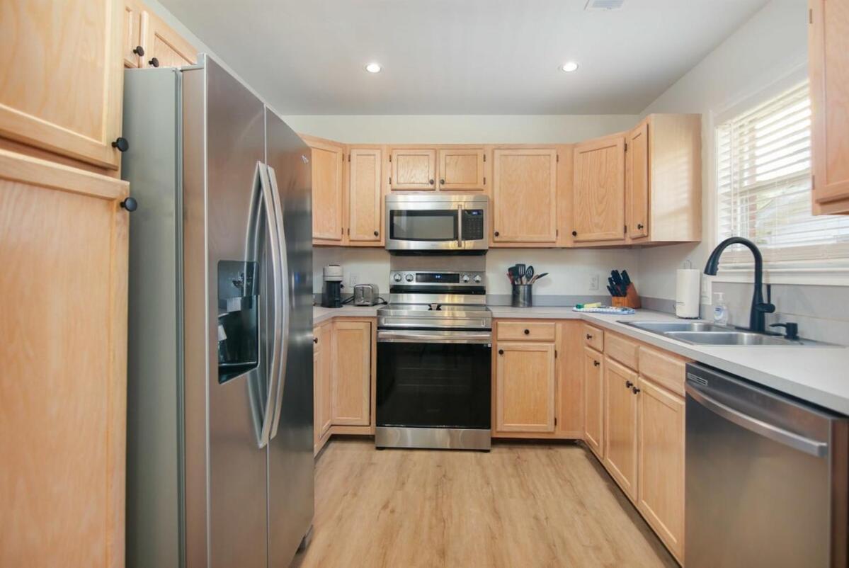 Holiday home Renovated Oasis Mins To Dtwn And Charleston