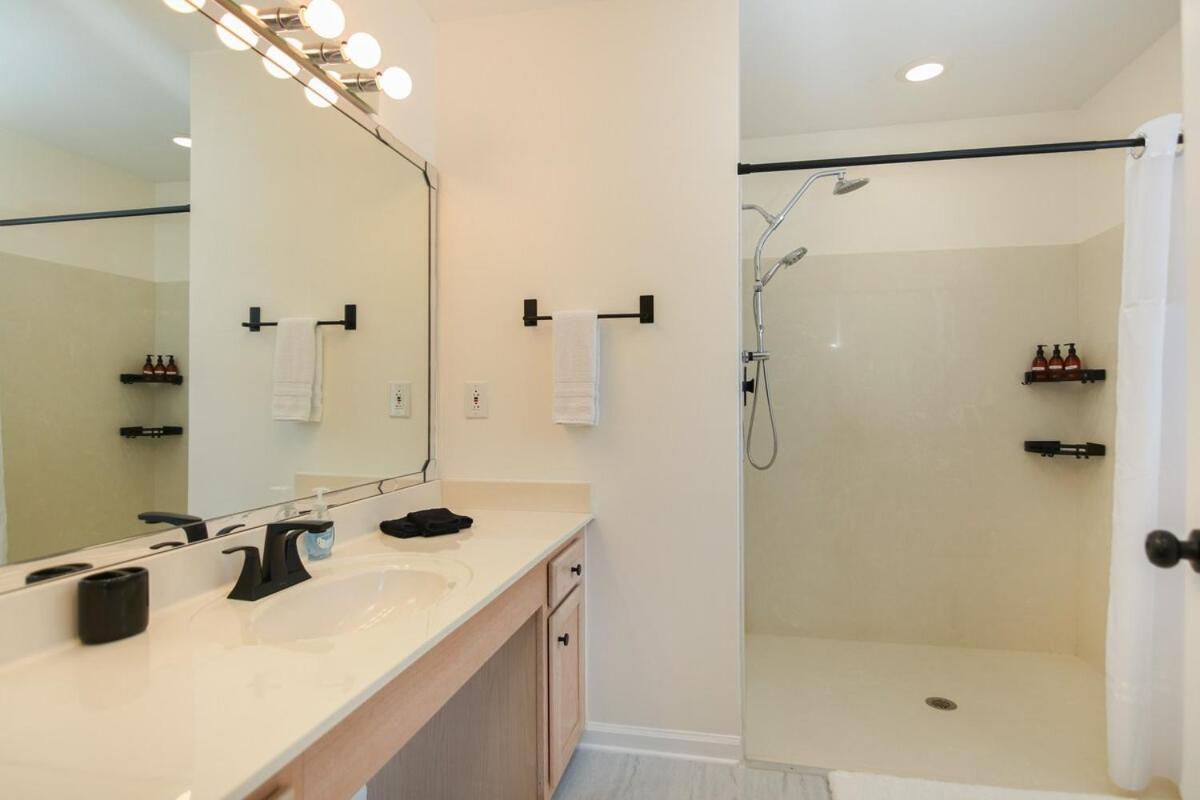 Renovated Oasis Mins To Dtwn And Holiday home Charleston