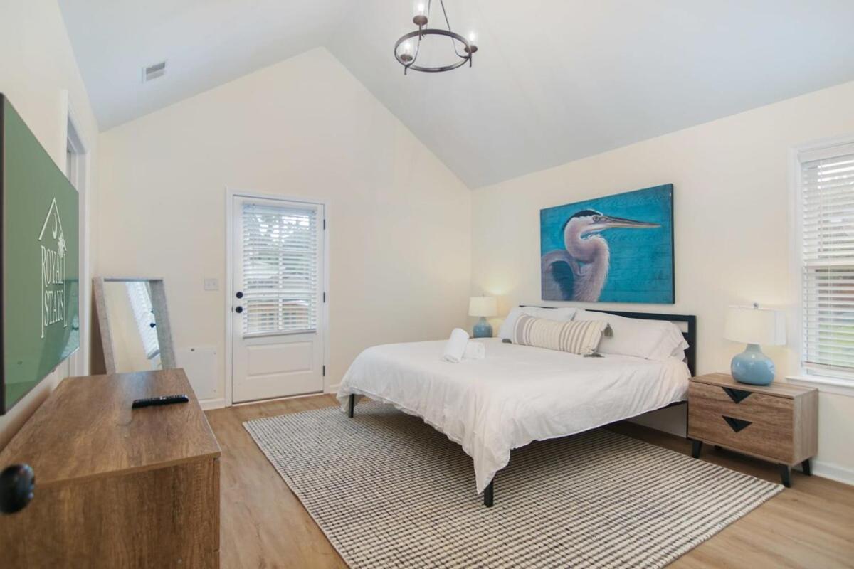 Holiday home Renovated Oasis Mins To Dtwn And Charleston
