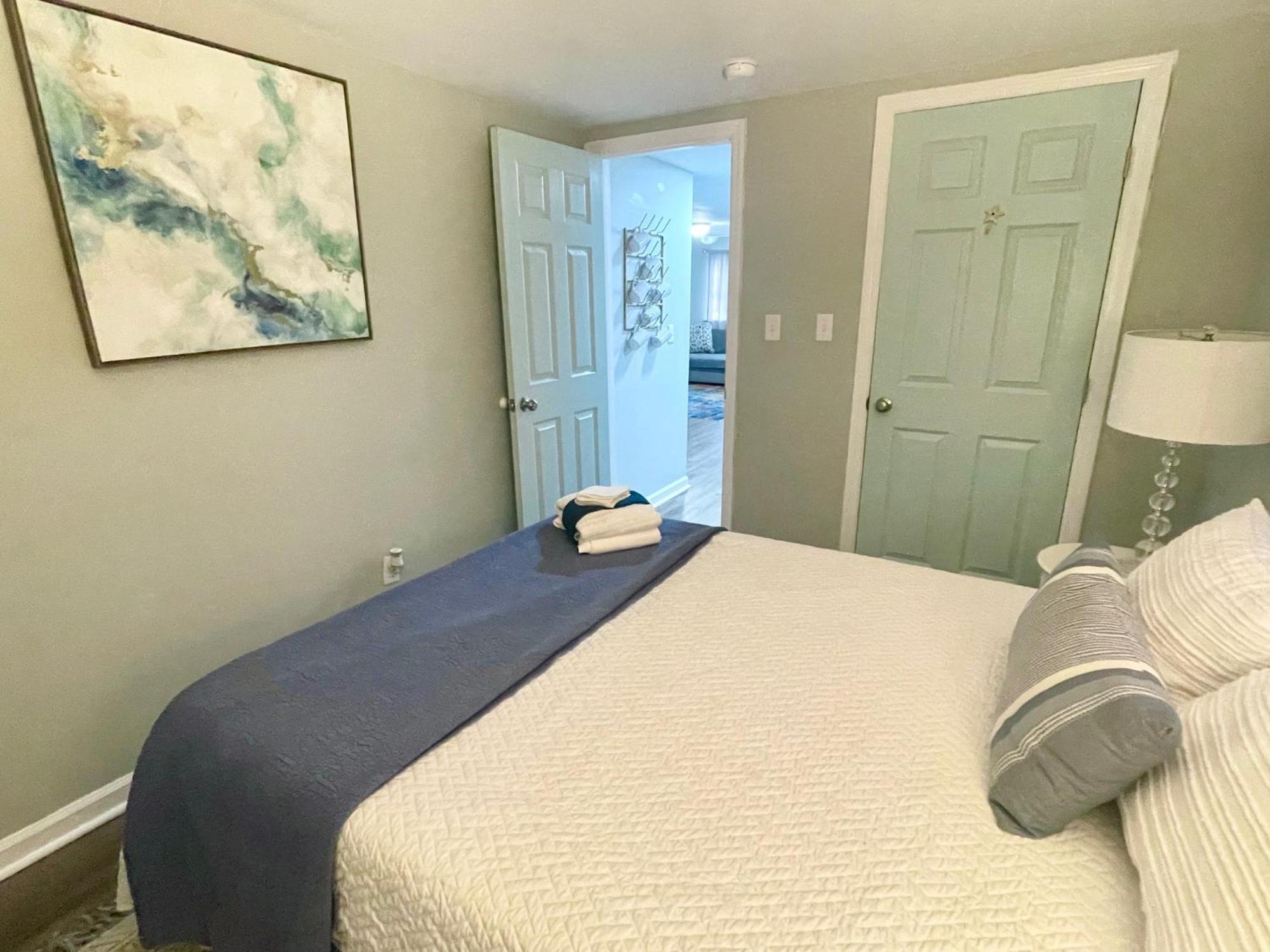 Pet- & Kid-equipped 2 Bedroom Near Downtown * Charleston