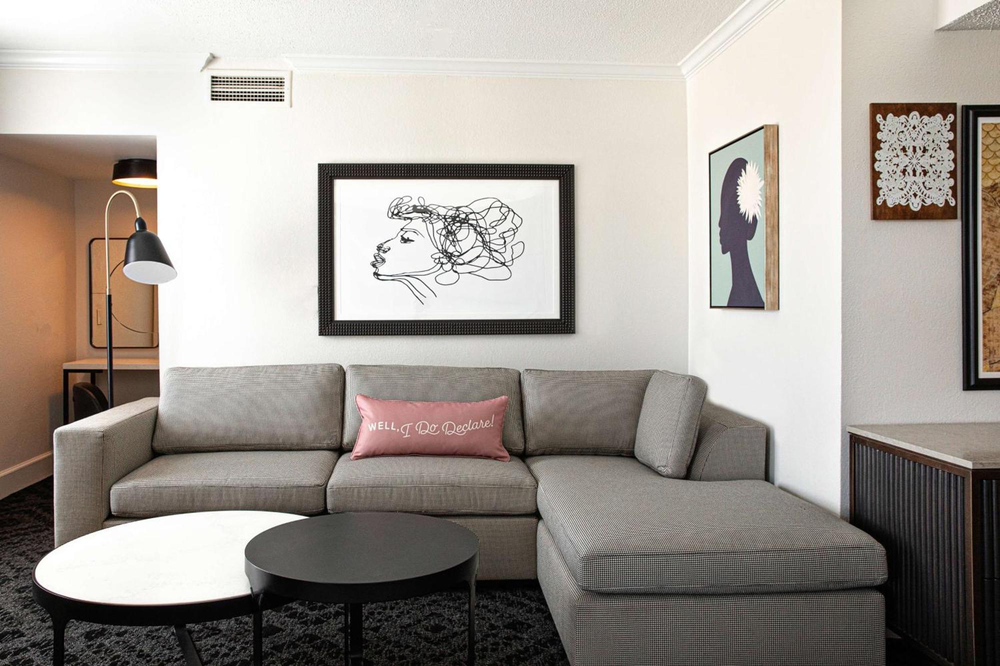 Mills House Charleston, Curio Collection By Hilton Charleston