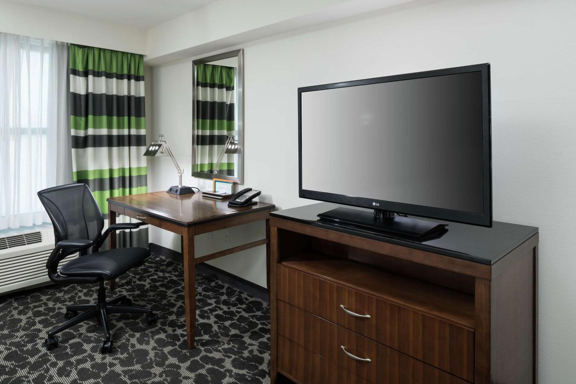 Hilton Garden Waterfront/downtown Hotel 3*
