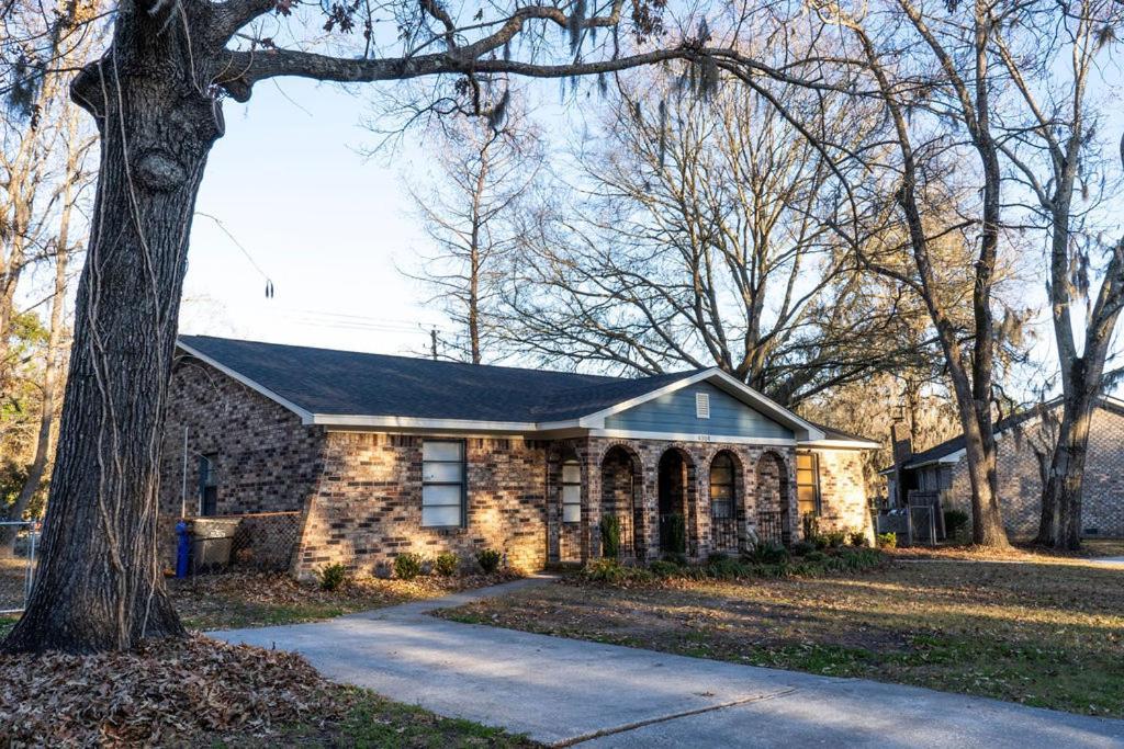 Madrona's B- Fully Fenced And Pet Friendly Holiday home