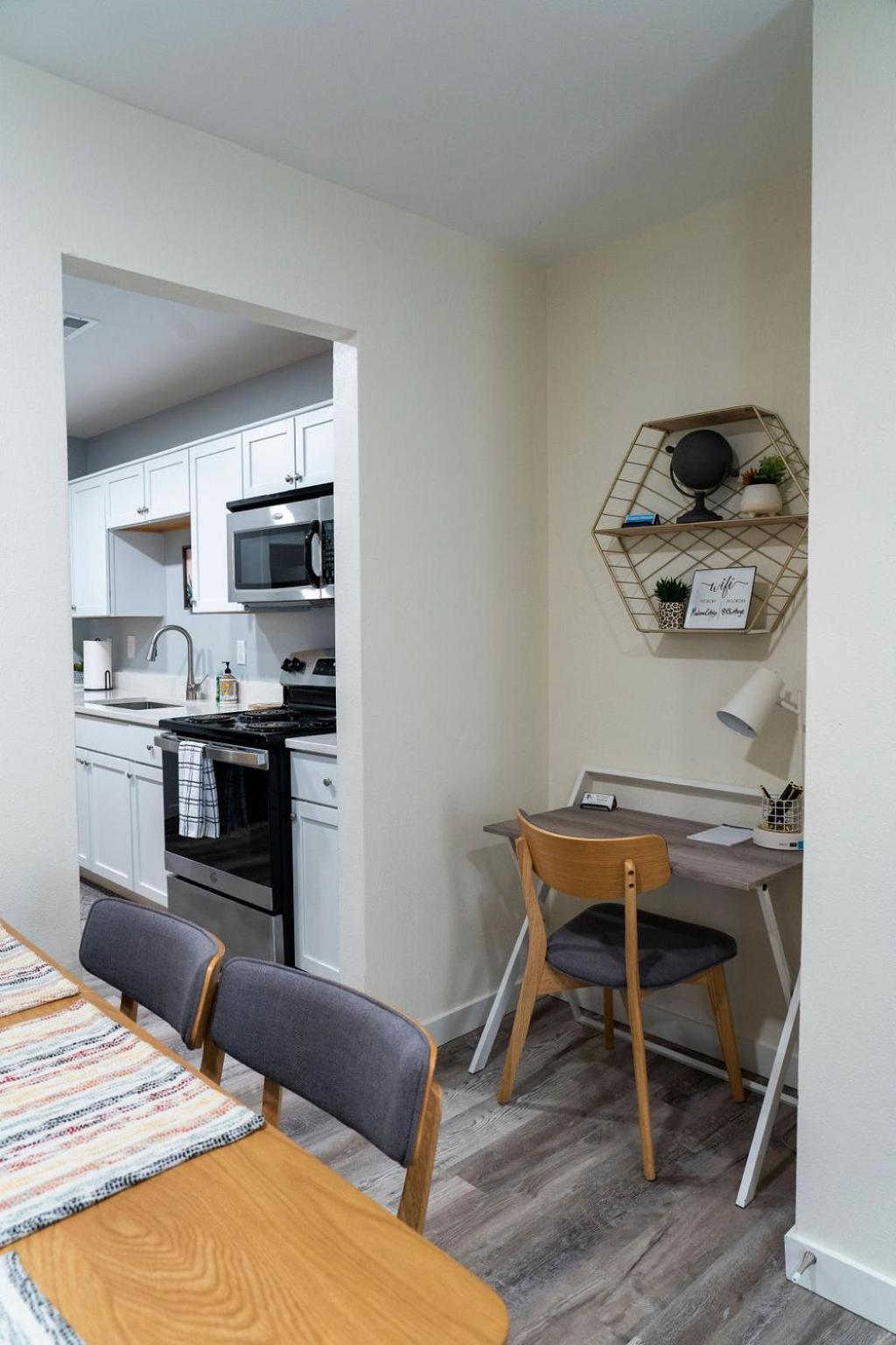Madrona's B- Fully Fenced And Pet Friendly Charleston