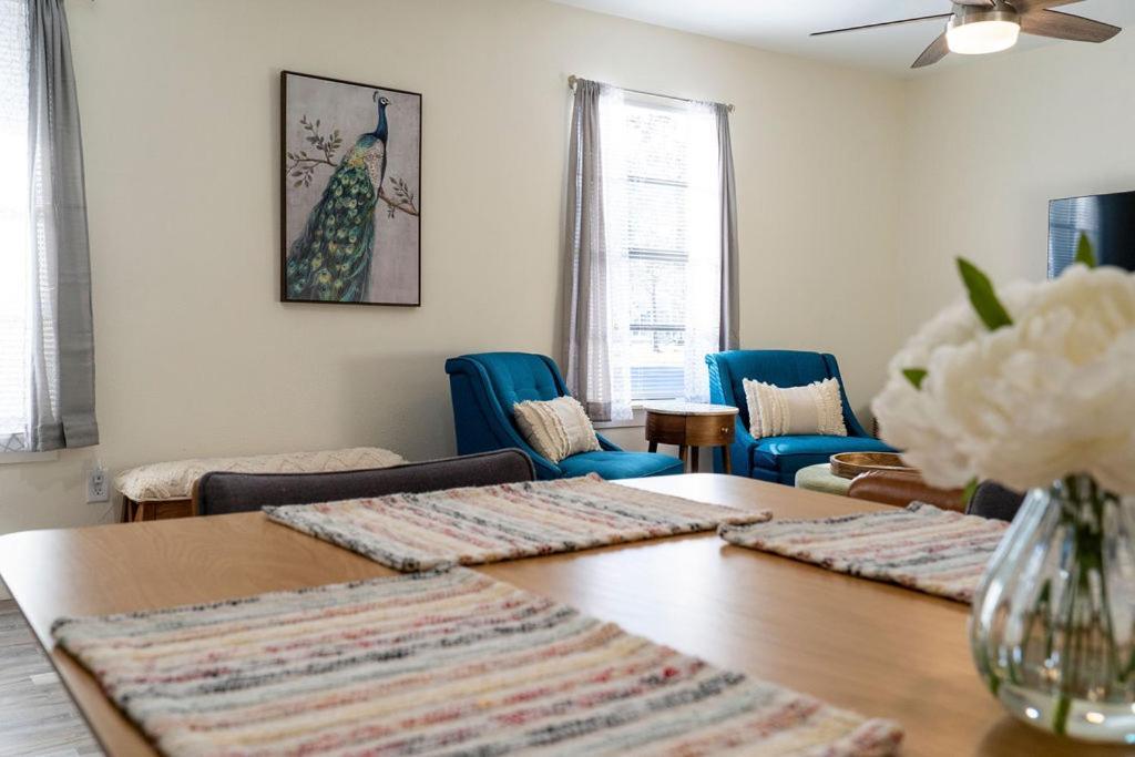 Madrona's B- Fully Fenced And Pet Friendly
