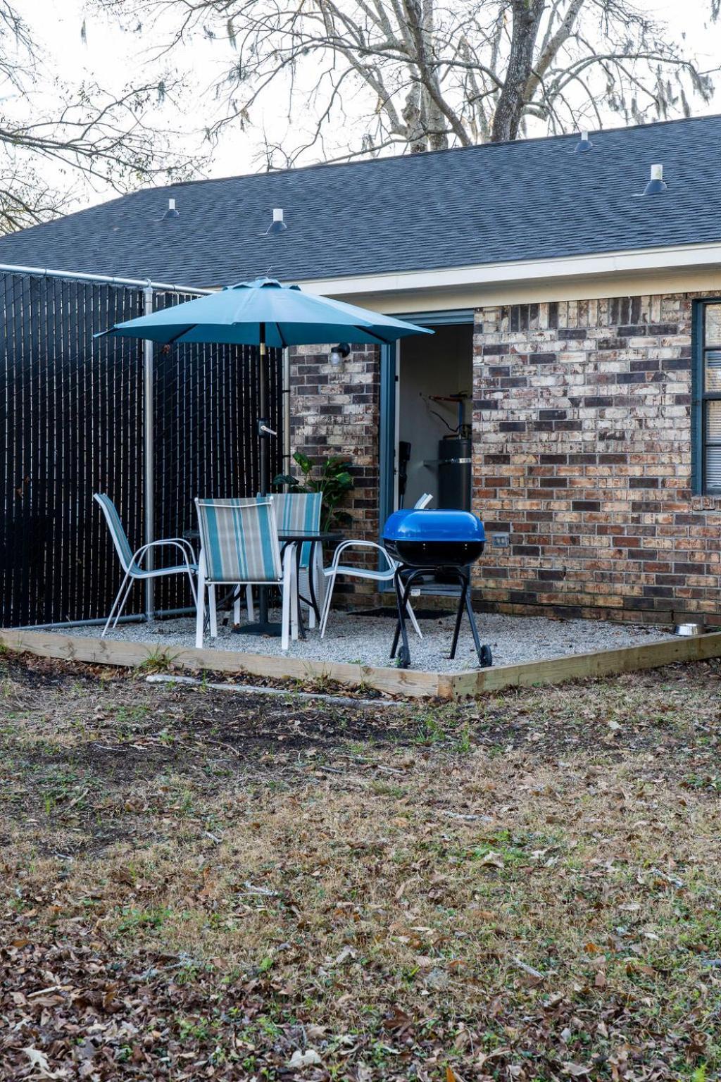 Madrona's B- Fully Fenced And Pet Friendly *