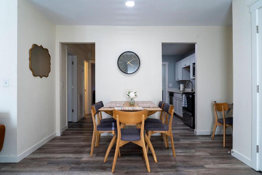 Madrona's B- Fully Fenced And Pet Friendly Holiday home